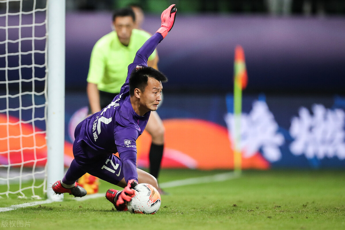 埃因霍温训练开放日，冲刺阶段强势反弹引欢呼，中超在即，训练强度明显提升-jiuyou官网入口